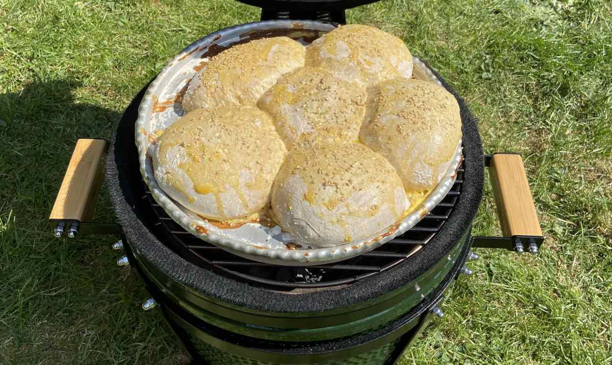 Kruh, peciva, bureci, štrudle - sve se to može ispeći na Kamado roštilju