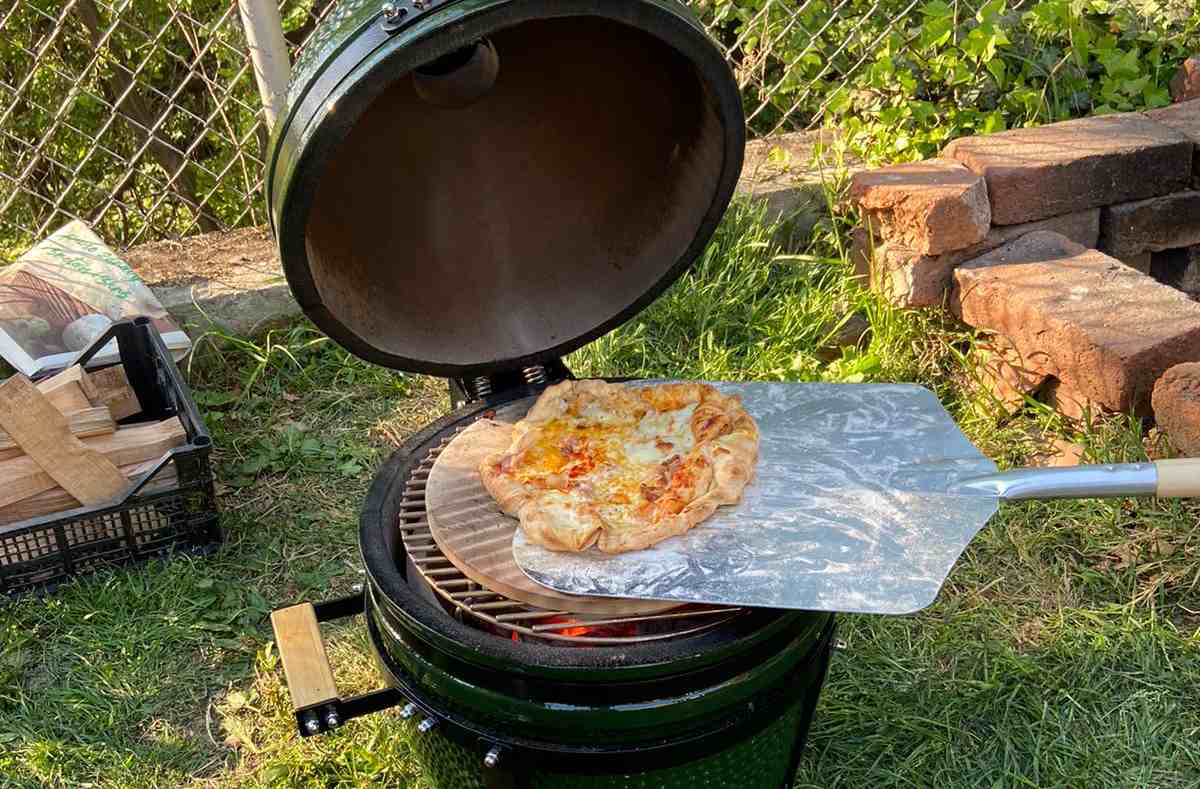 Pizze na Kamado roštilju pečemo na temperaturama oko 350 stupnjeva - idealna zabava za najmlađe u obitelji