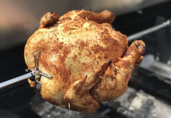 Pečeno pile na kamado madness roštilju uz dodatak rotiserrie