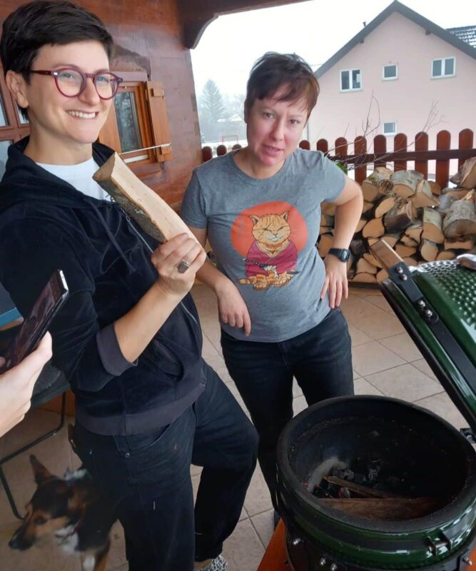 Dimljenje mesa na Kamadu pokazale su nam Morana Zibar i Lada Radin